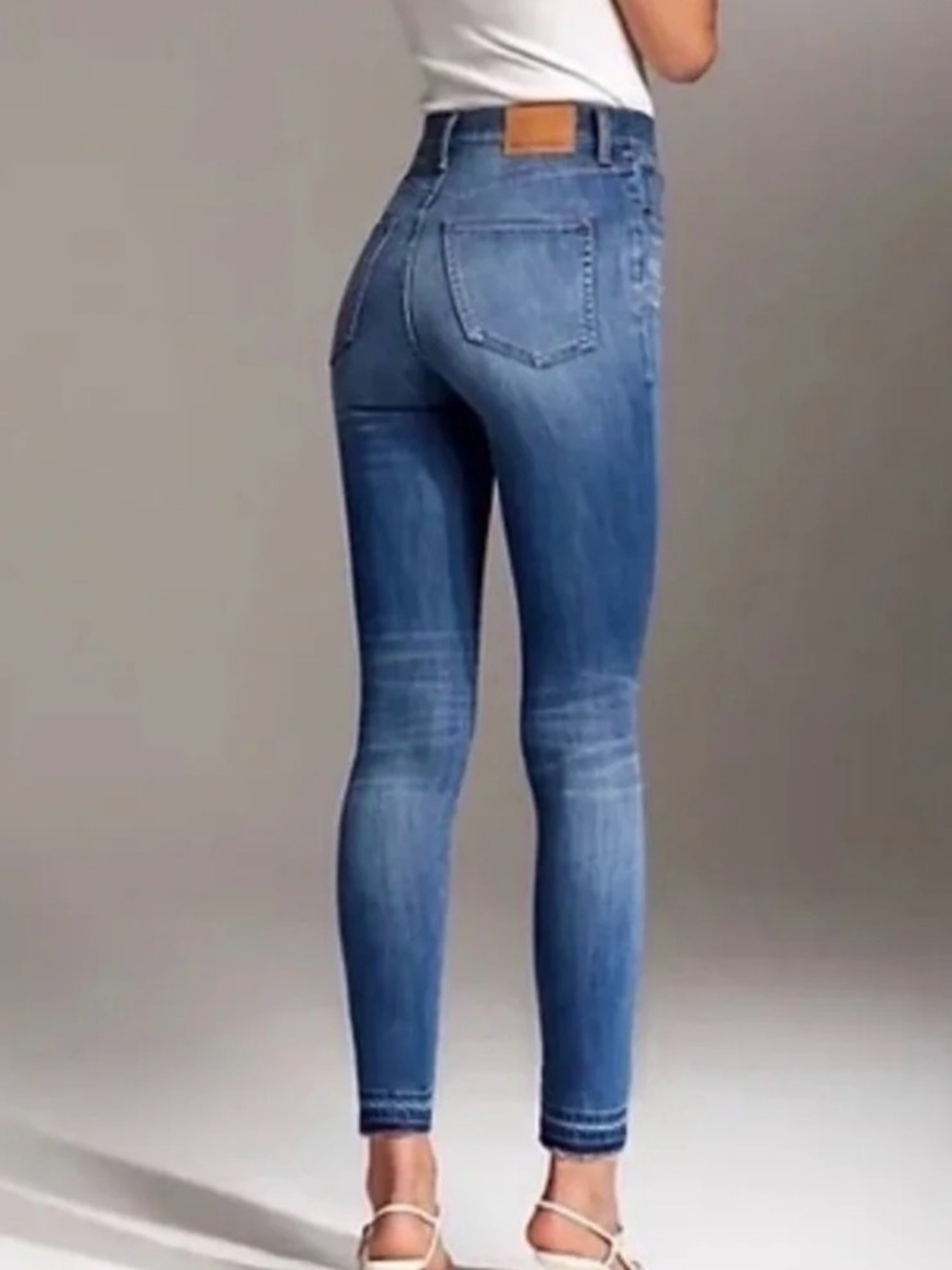 ARITZIA Denim Forum The Lola High Rise Skinny Crop Jeans Blue